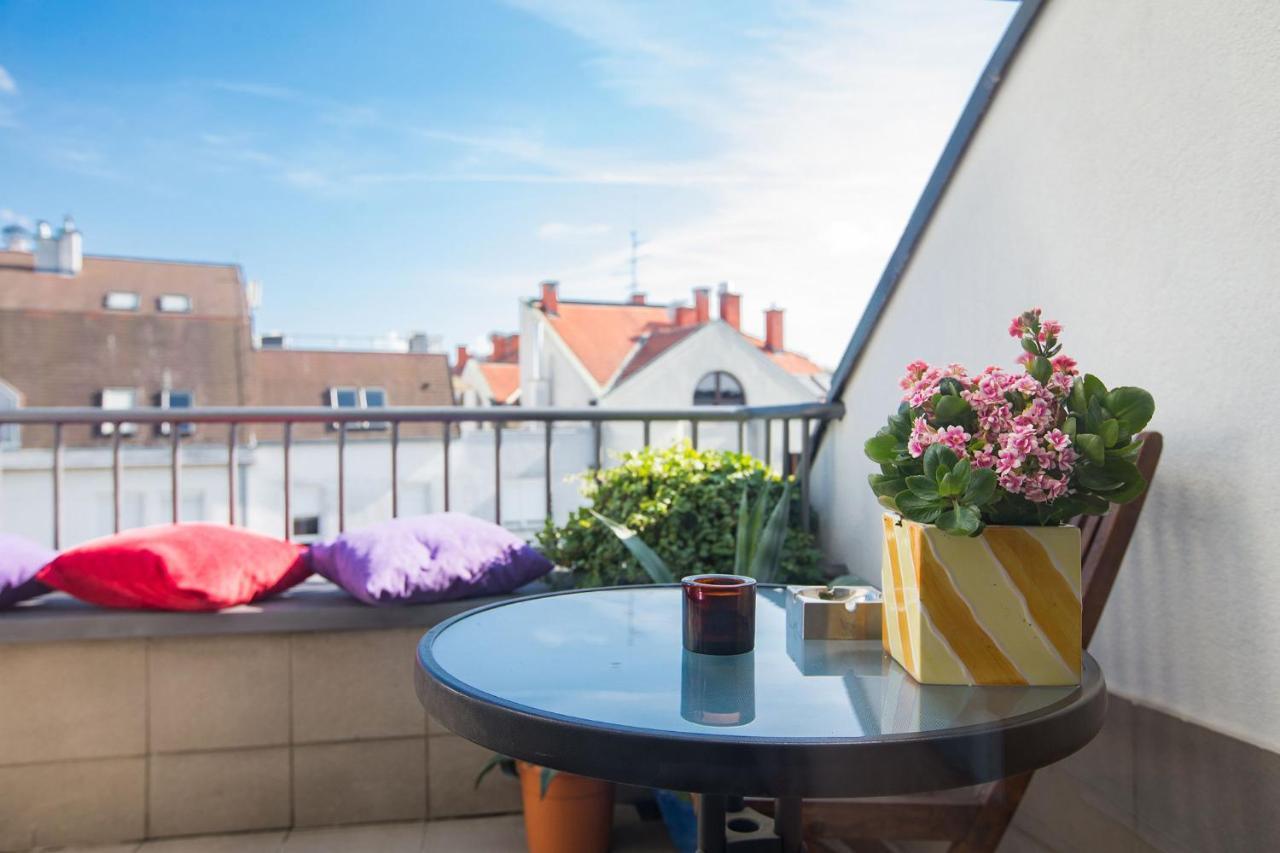 Penthouse Apartment With Private Parking *